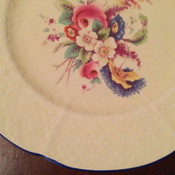 2 vintage Kingsware USA patent Coalport AD1750 England plates embossed flowers - Picture 12 of 13